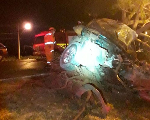 Motorista Morre E Passageiro Fica Ferido Depois De Carro Colidir