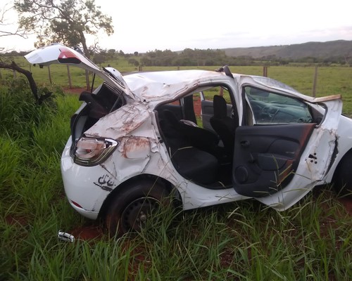 Carro Capota Diversas Vezes Fica Totalmente Danificado E Condutora