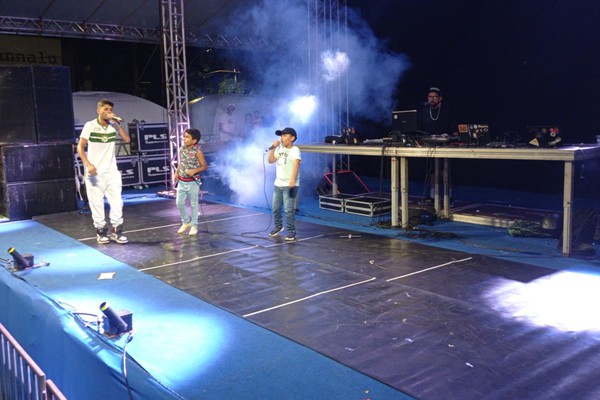 Crianças sobem ao palco principal e mostram talento no hip-hop; veja ao vivo