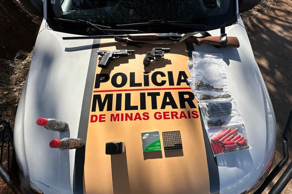 Polícia Militar Rodoviária prende motorista com três armas de fogo e muita munição na MGC 354