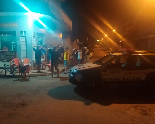 Ap S Den Ncia Pm Aborda E Prende Homem Arma De Fogo Dentro De Bar