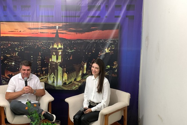 Patos Hoje entrevista Bruna Rodarte, candidata a Rainha Nacional do Milho; veja ao vivo