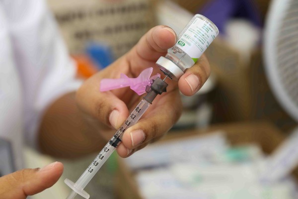 Vacinação contra a gripe será antecipada em Minas; veja quem tem direito às doses