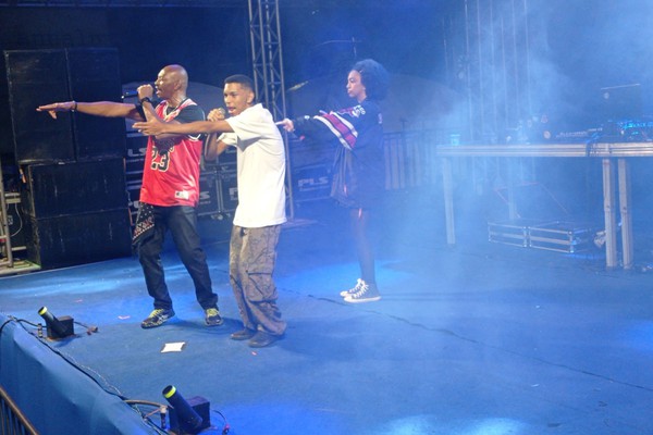 Fenapraça recebeu no palco principal nesta noite artistas do hip-hop; veja como foi