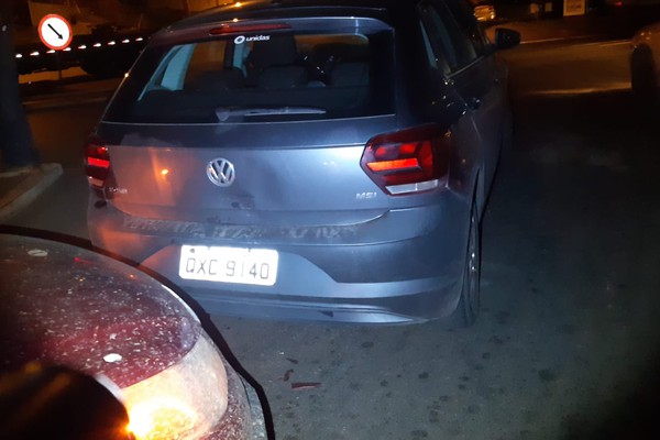 Motorista se distrai e atinge traseira de veículo no trevo de acesso a Presidente Olegário