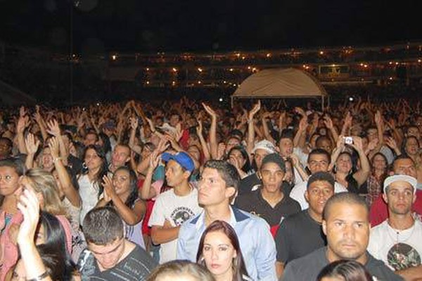 Shows da Fenamilho 2012 impressionam e multidão se entusiasma com festa