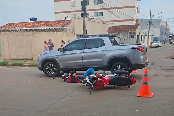 Motociclista de 24 anos fica ferido em mais um acidente de trânsito em Patos de Minas