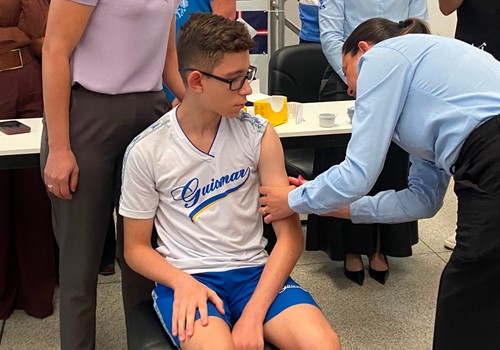 Crianças e adolescentes com diabetes tipo 1 ganham monitores e sensores de glicemia em Patos de Minas