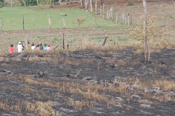 Homem morre carbonizado tentando apagar queimada em fazenda perto de Pindaíbas