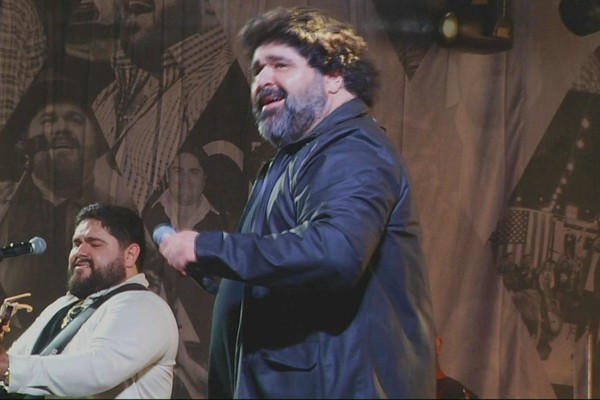 César Menotti e Fabiano cantam sucesso “Como um Anjo” na Fenamilho 2024; veja ao vivo