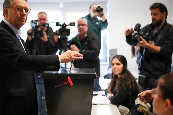 Socialista Antônio Seguro é eleito presidente de Portugal