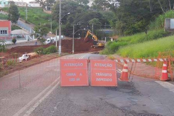 Obras na avenida Ivan Borges interditam o trânsito próximo ao Parque do Mocambo