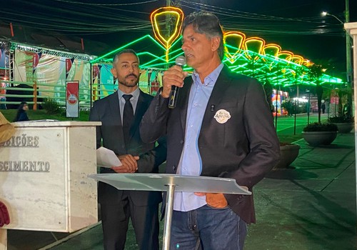 Cleides Júnior, Presidente do Sindicato Rural, fala na abertura da Fenamilho e pede benção de monsenhor; veja ao vivo