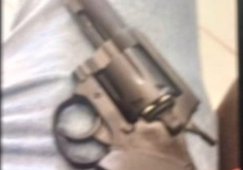 Homem é preso após ameaçar esposa com print de revólver em Patos de Minas