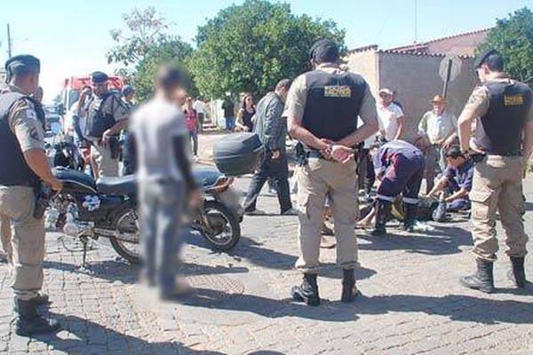 Menor avança parada em apenas uma roda e bate em outro motociclista na Piauí