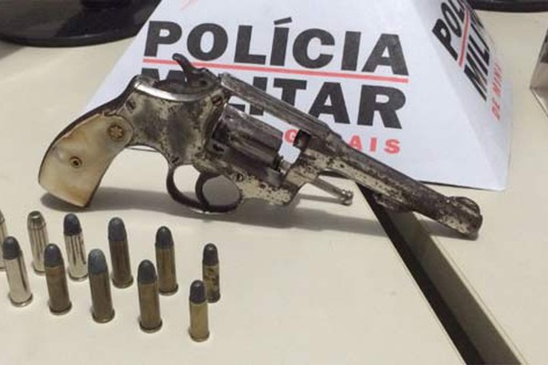 Polícia Militar recebe denúncia de ameaça e prende autor com revólver carregado na cintura