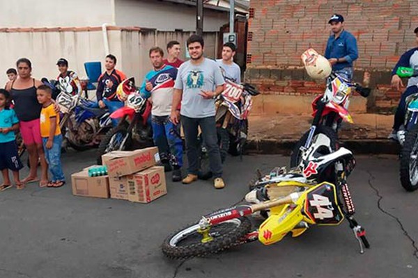 Motoqueiros se unem e arrecadam alimentos para família em Lagoa Formosa