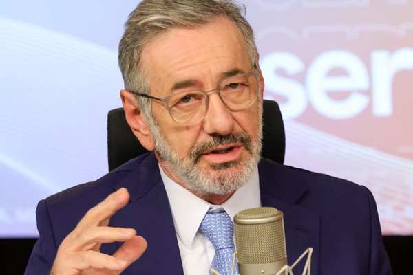 Ministro defende industrialização de minerais críticos e diz que país não quer apenas exportar matéria prima