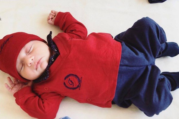 Pais pedem ajuda para bebê que nasceu com doença rara em Patos de Minas