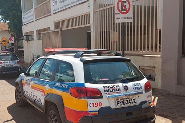 Homem de 34 anos invade casa da ex em Patos de Minas, joga gasolina e ameaça atear fogo