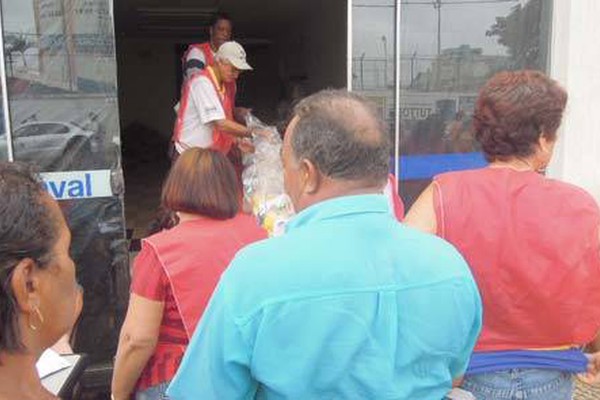 Campanha Natal Solidário distribui 1.500 cestas básicas a famílias carentes