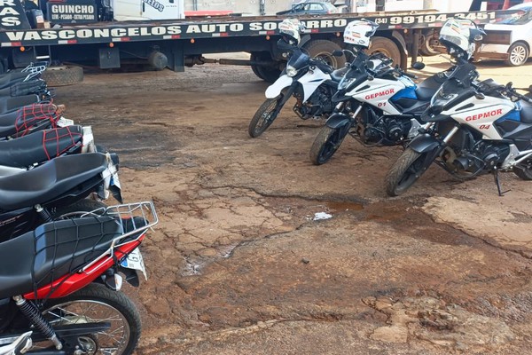 “Rolezinho do grau” termina com cinco presos e oito motos retiradas de circulação, em Patos de Minas