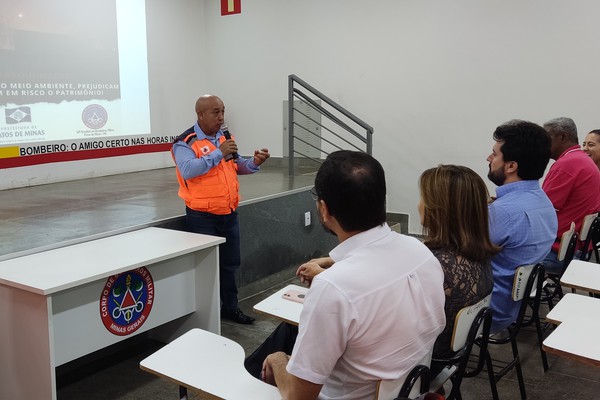 Visando prevenir e coibir queimadas, Corpo de Bombeiros lança Operação Alerta Verde em Patos de Minas