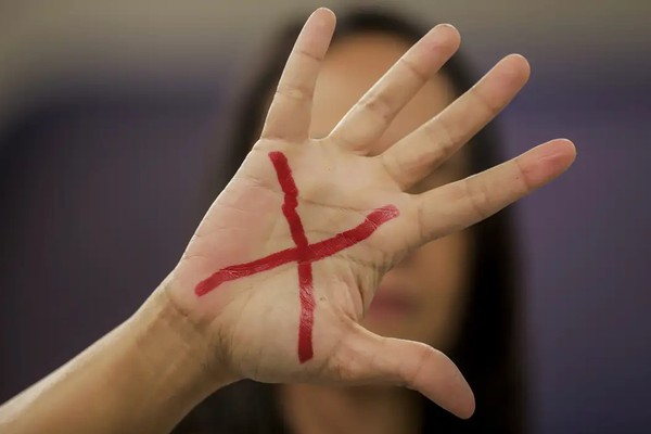 Mortes intencionais caem 5,4% no país em 2024; feminicídios sobem 19%