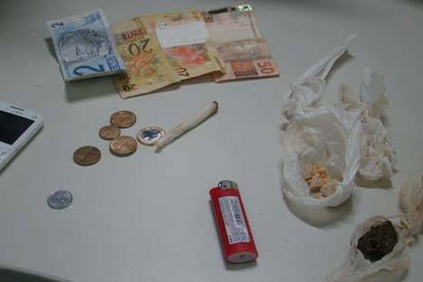 Polícia apreende adolescentes que comercializam drogas em Presidente Olegário