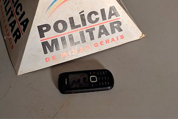 Homem furta celular de idosa, troca em crack e dois acabam na delegacia em Patos de Minas