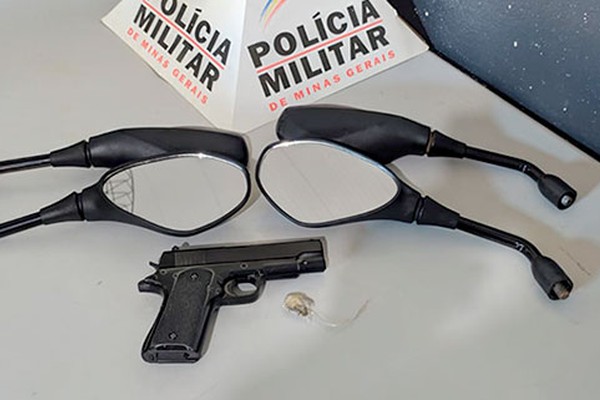 Jovens são presos com retrovisores furtados, maconha e réplica de pistola em Patos de Minas