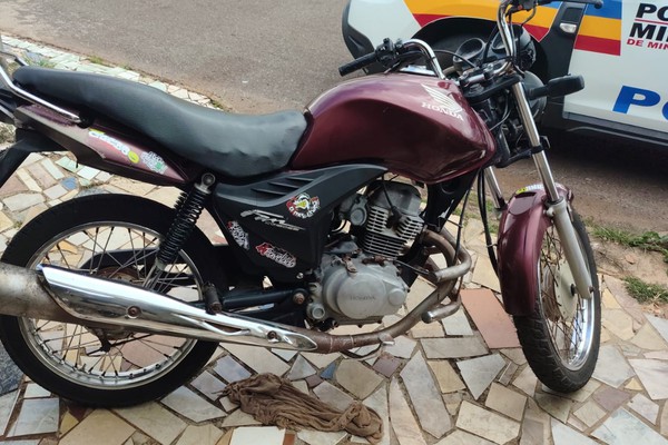 Após perseguição alucinante, PM recupera motocicleta furtada e prende condutor, em Patos de Minas