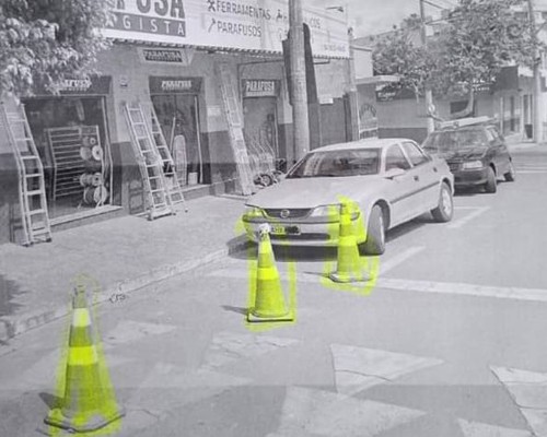 Comerciante é notificado por cones colocados pela Copasa; Prefeitura reconheceu o erro