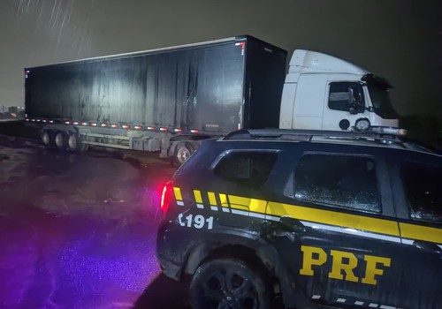 Motorista é preso por adulteração de placas e chassi de carreta na BR-365 em Patos de Minas