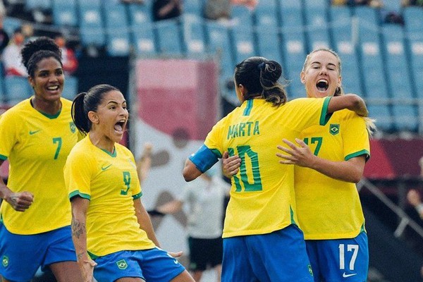 Seleção feminina vai enfrentar Holanda após golear a China na estreia do Brasil na Olimpíada