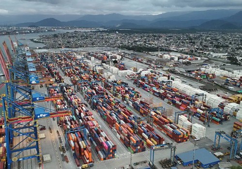 Exportações batem recorde e déficit das contas externas cai em junho