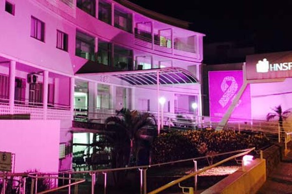 Hospital HNSF se veste de rosa em campanha contra câncer de mama