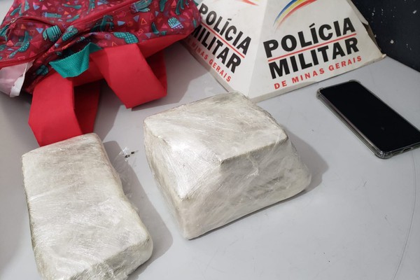 Polícia Militar encontra tabletes de maconha em casa denunciada como ponto de tráfico