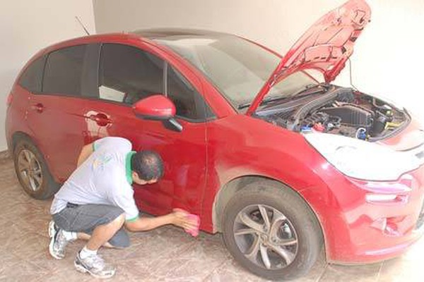 Empreendedor traz para Patos de Minas lavagem de carro totalmente a seco