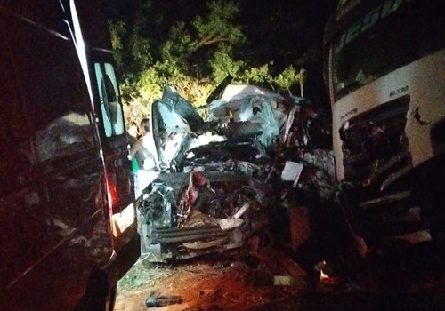 Grave acidente entre Fiat Toro e caminhão deixa dois mortos e dois feridos na MG-410, próximo a Ponte Firme