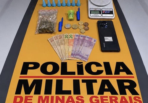 Passageiro de ônibus é preso com maconha e cocaína na BR146 em Patos de Minas