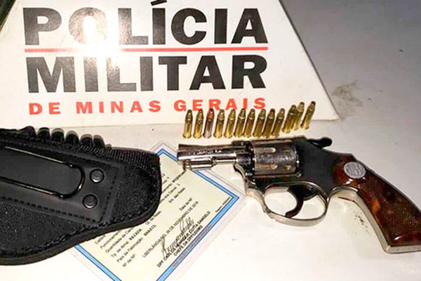 Taxista é preso por porte ilegal de arma de fogo no Terminal Rodoviário de Patos de Minas
