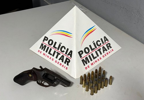 Polícia Militar encontra revolver carregado e diversas munições e prende morador em Patos de Minas