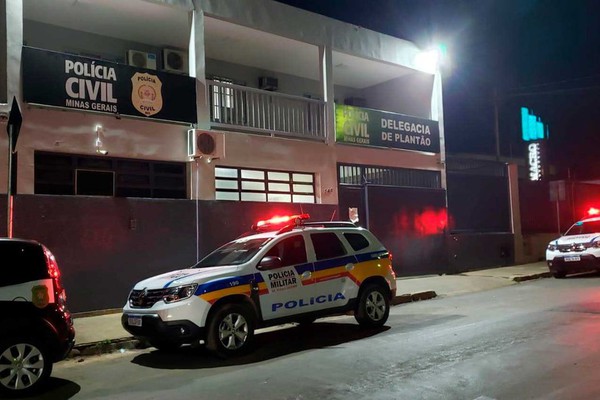 Homem proibido de se aproximar pula muro, invade casa da ex e furta secador de cabelo
