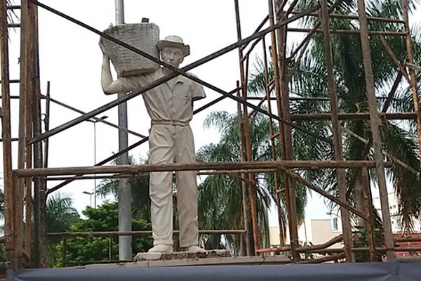 Alvo de vândalos, Monumento ao Homem do Campo custará cerca de R$ 20 mil em restauração