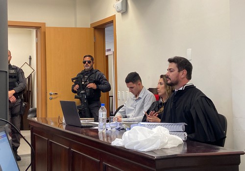 Tribunal do Júri condena jovem que abriu fogo e feriu duas pessoas no Centro de Patos de Minas