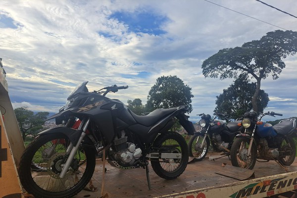 Operação da PM para combater a perturbação do sossego apreende 15 motocicletas e prende 10 pessoas