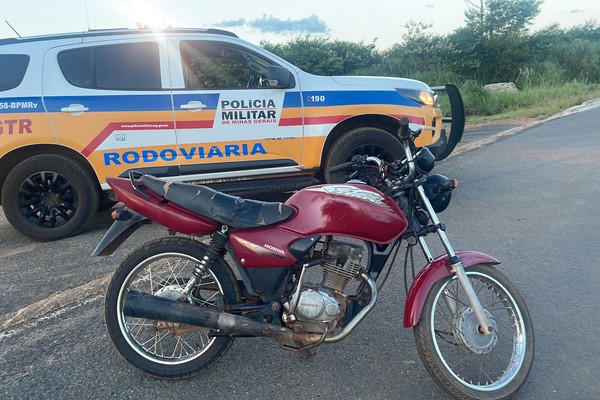 Polícia apreende motocicleta sem placa e com números adulterados e prende condutor na BR-146
