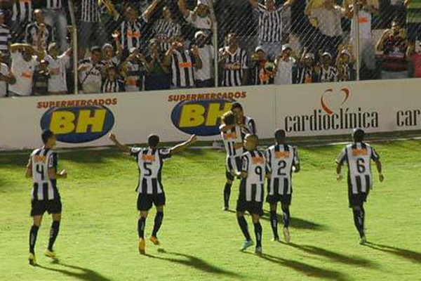 Atlético faz 3 a 1 no Nacional em noite de festa no Bernardo Rubinger de Queiroz