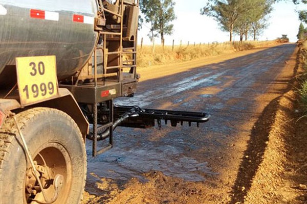 Empresário empresta combustível para que obras na estrada da serrinha não sejam interrompidas